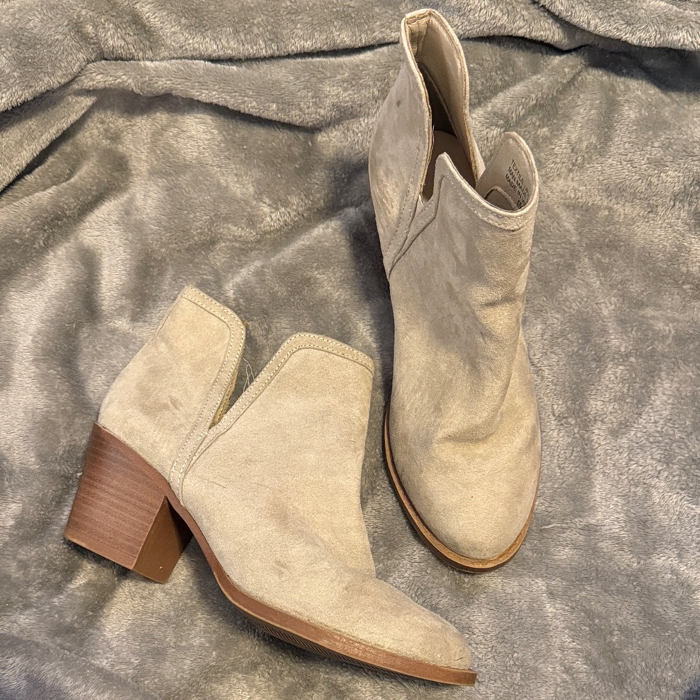 ☀️ Loft Outlet Heeled Faux Suede Booties
